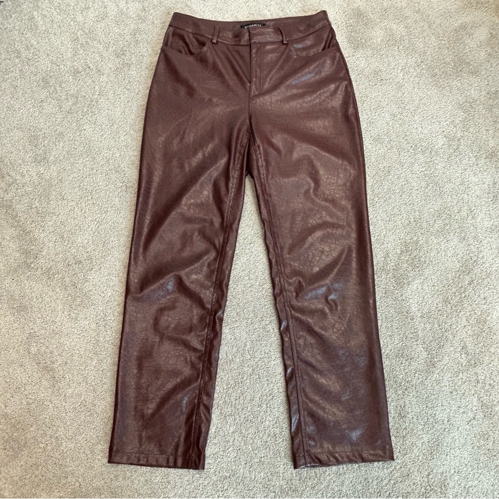 Dynamite Justina straight crinkled faux leather pants in burgundy (dark Ruby) 6 - Picture 5 of 14